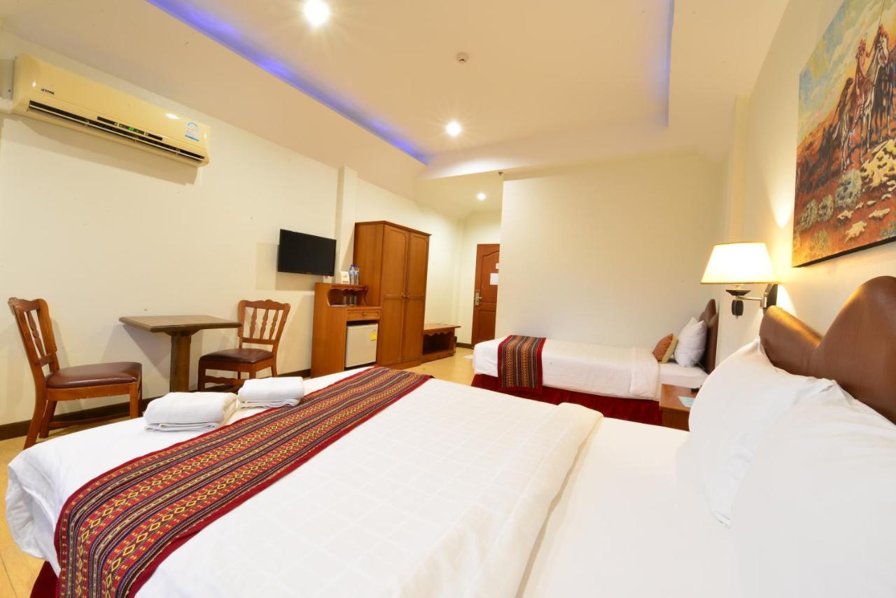 Thongsomboon Club Hotel Pak Chong Exteriér fotografie