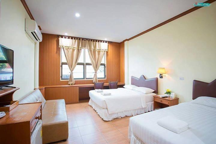 Thongsomboon Club Hotel Pak Chong Exteriér fotografie
