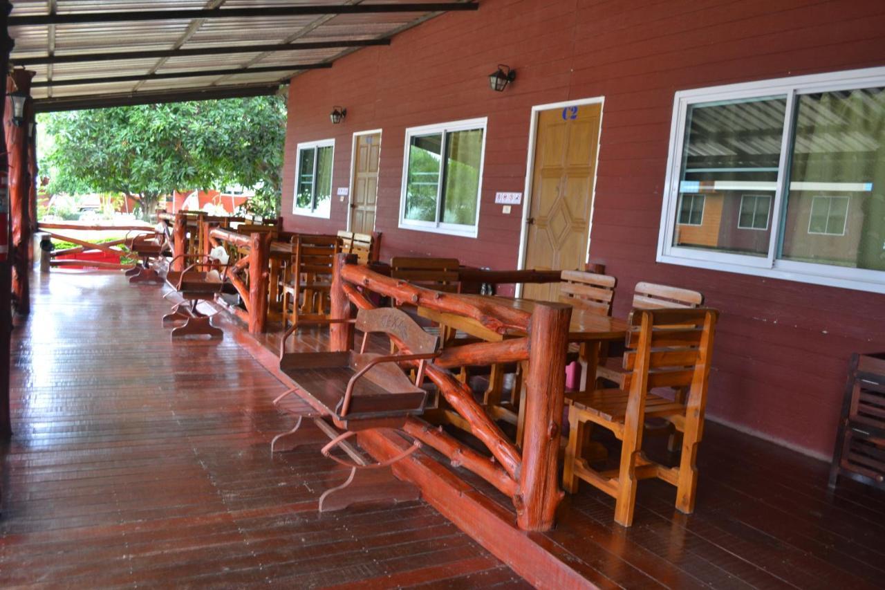Thongsomboon Club Hotel Pak Chong Exteriér fotografie