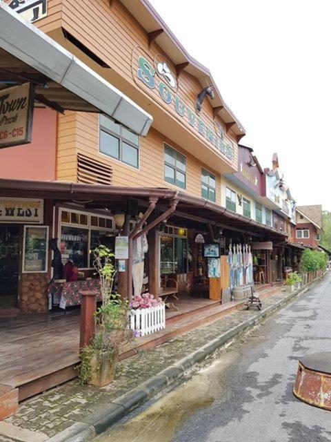 Thongsomboon Club Hotel Pak Chong Exteriér fotografie